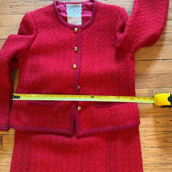 Chanel Vintage Tweed Wool Red Skirt Suit Set FR 40 US 8 Gold Lion Buttons - Picture 6 of 15